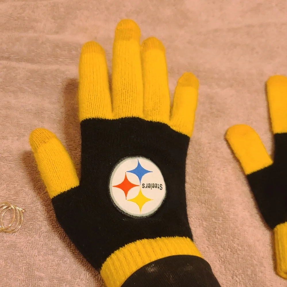 COPY - Women's Steeler's gloves 💛🖤